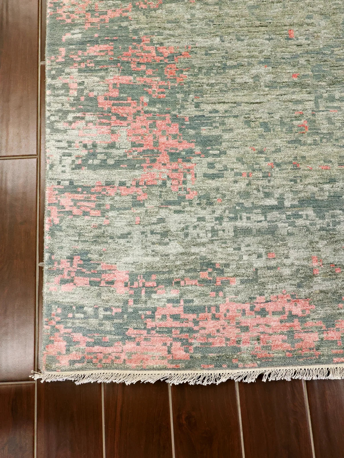 Pink Fringe Rug Contemporary Fringed Rug with Pink and White Subtle Patterns – Rug Weavers