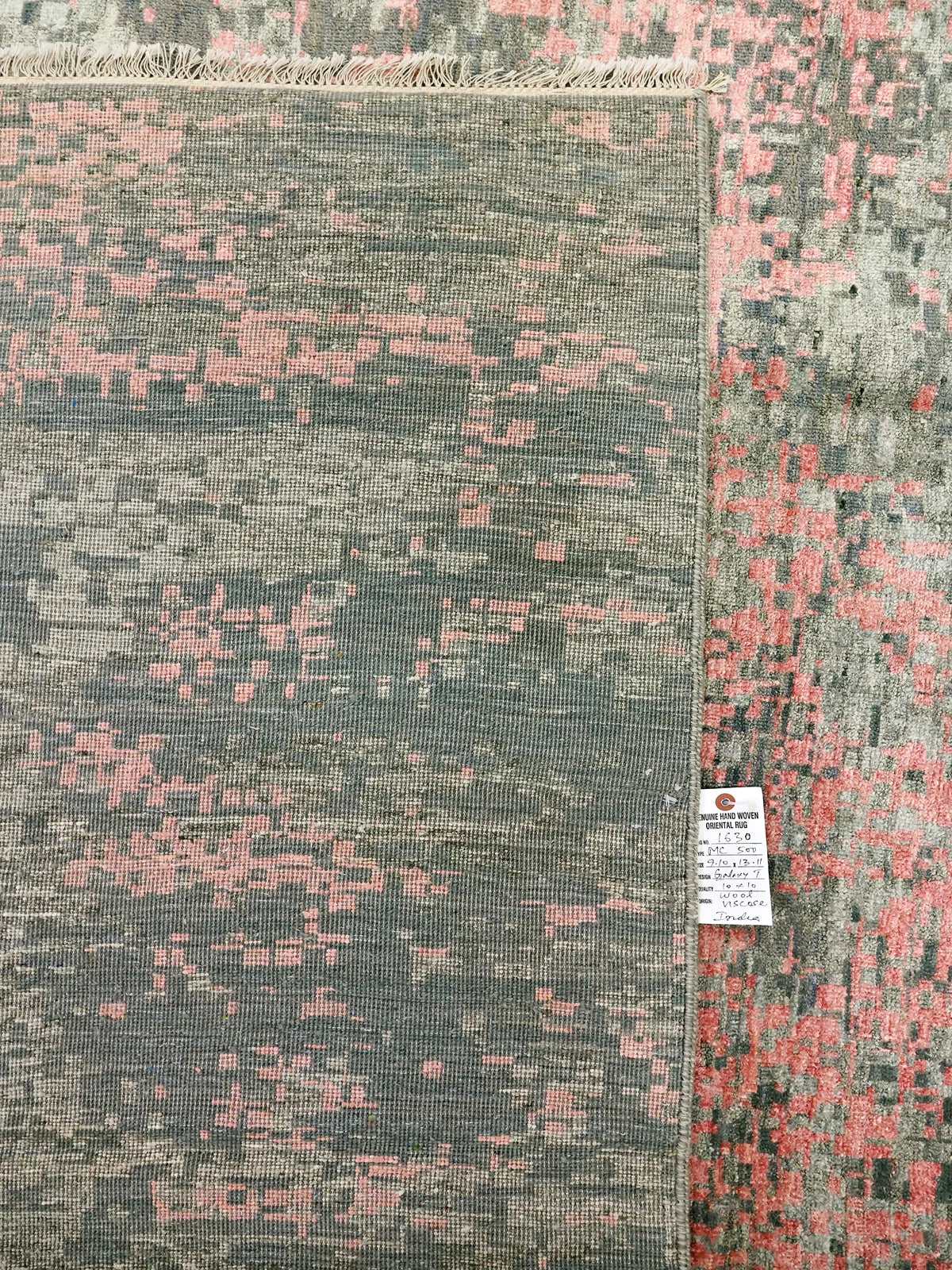 Subtle Pattern Rug Contemporary Fringed Rug with Pink and White Subtle Patterns – Rug Weavers