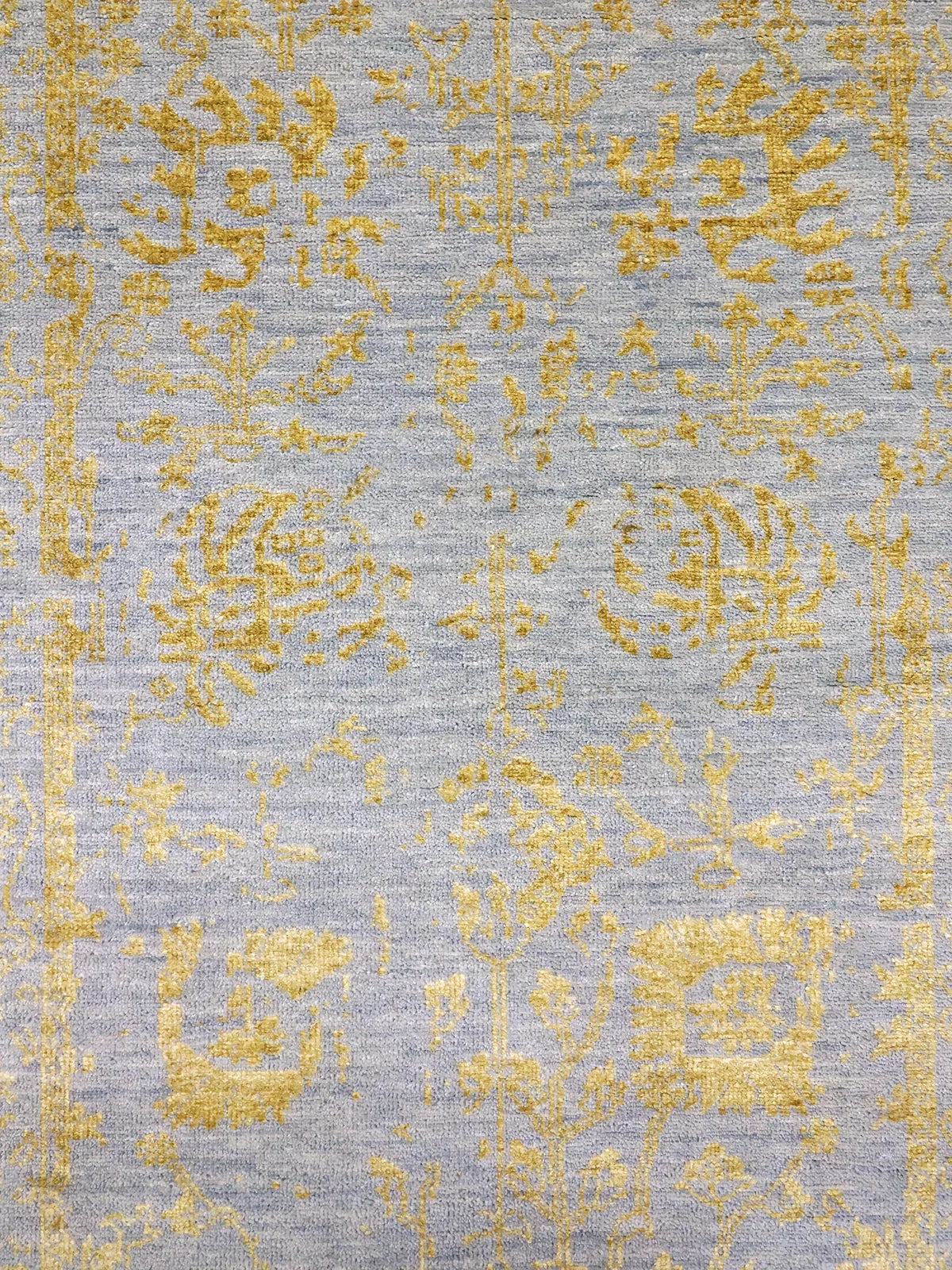 Sunlit Petals White and Gold Runner