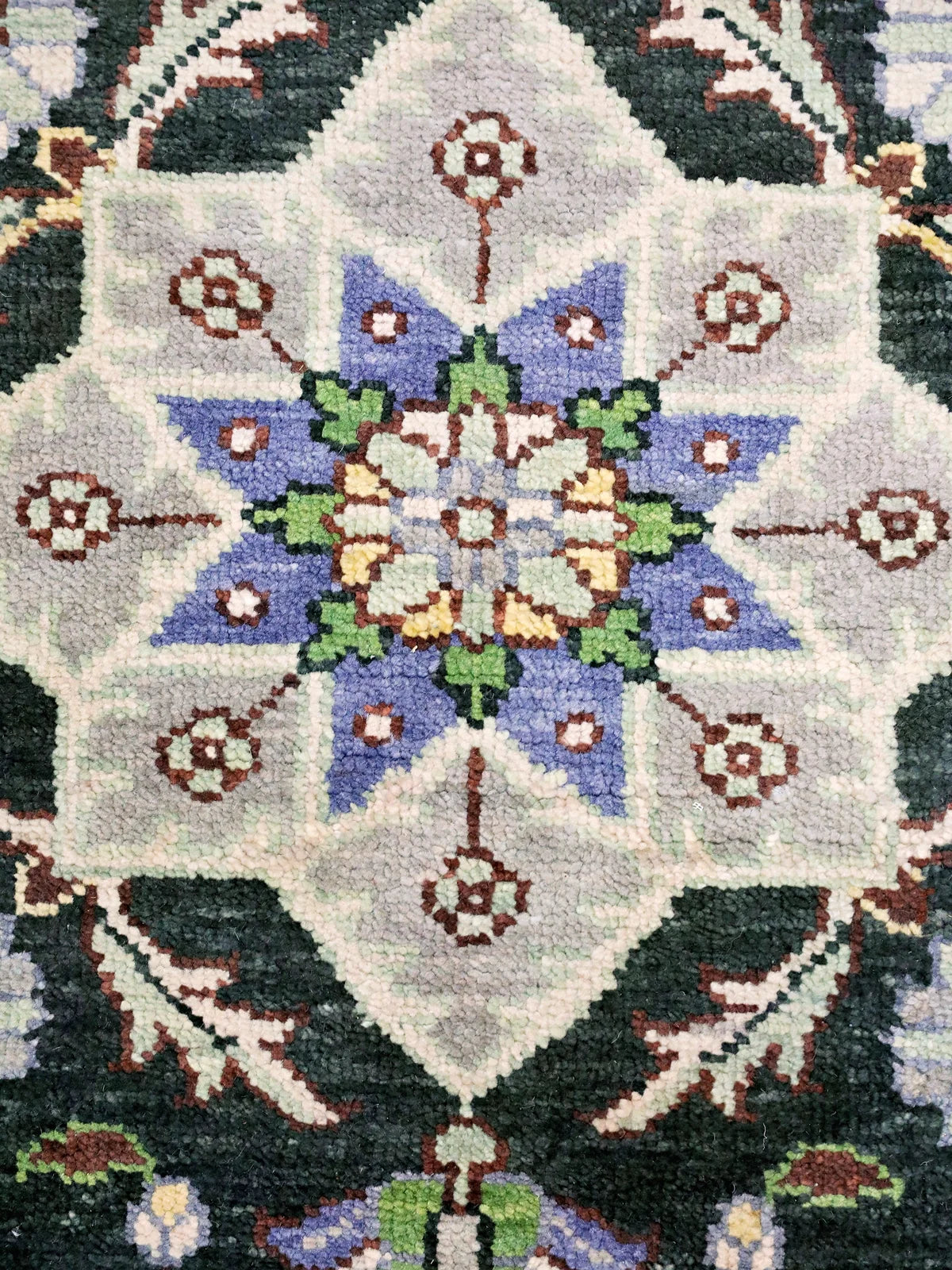 Contemporary Persian Wool Rug – Elegant Floral Motif in Blue & Green