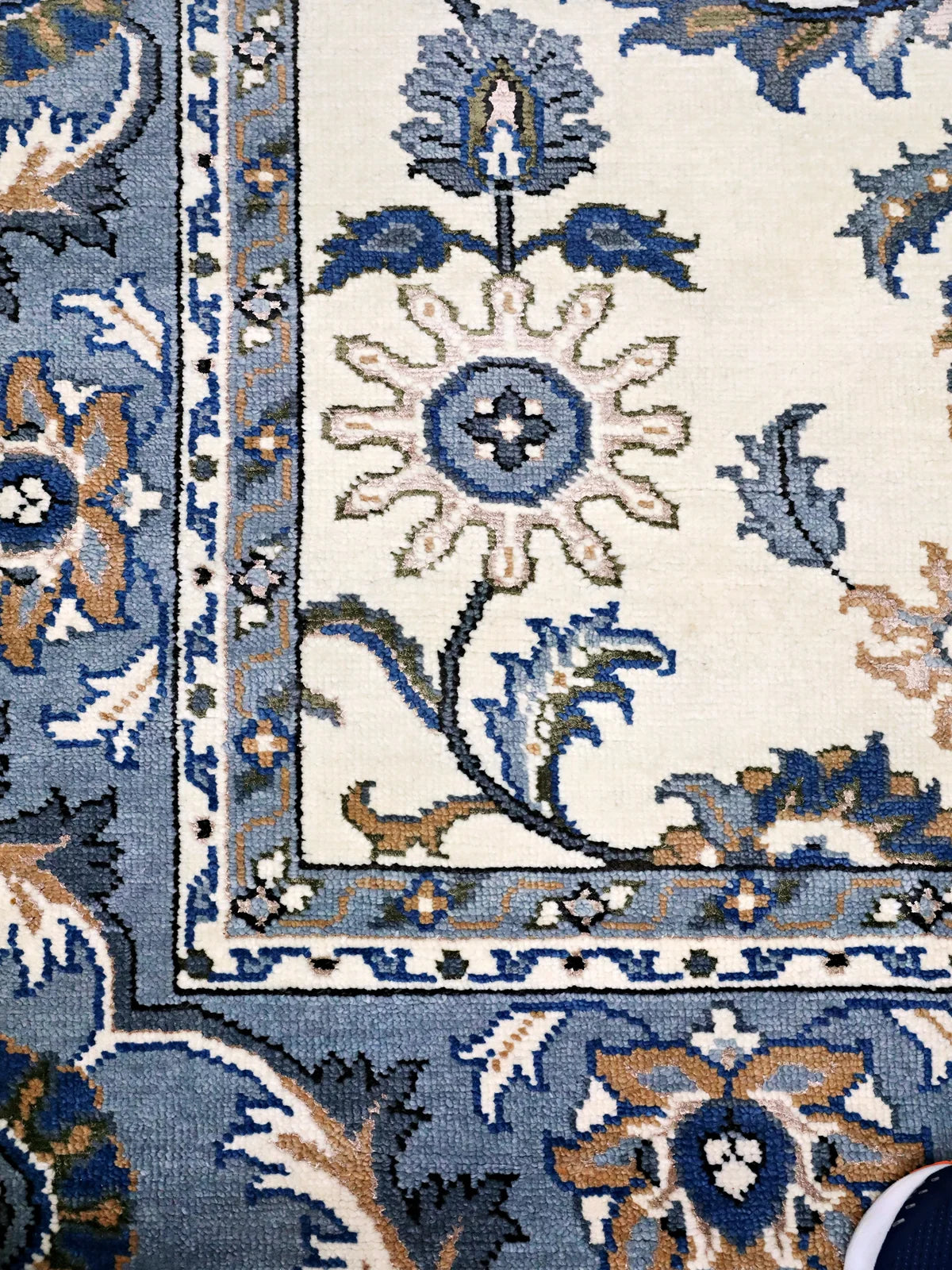 Traditional Blue and Cream Oushak Medallion Rug – Rug Weavers Traditional Blue and Cream Oushak Medallion Rug – Rug Weavers