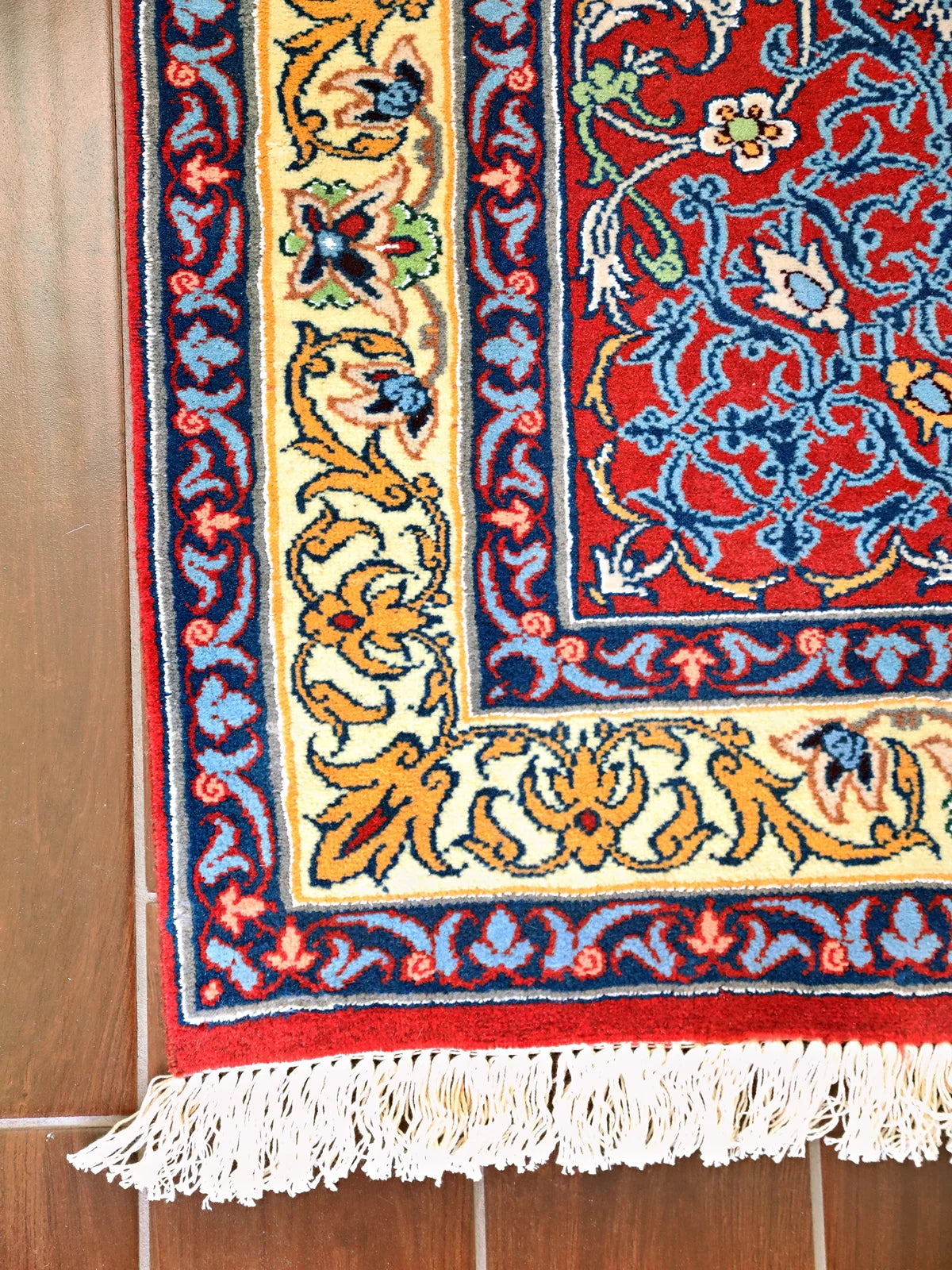 Isfahan Design Wool Rug with Floral Elegance