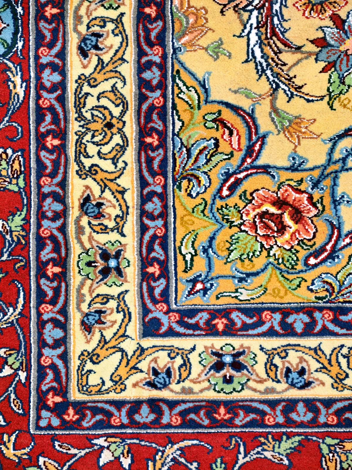 Isfahan Design Wool Rug with Floral Elegance