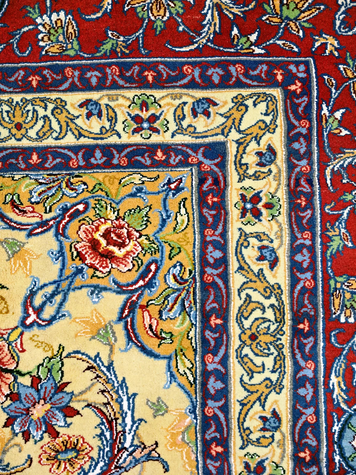 Isfahan Design Wool Rug with Floral Elegance