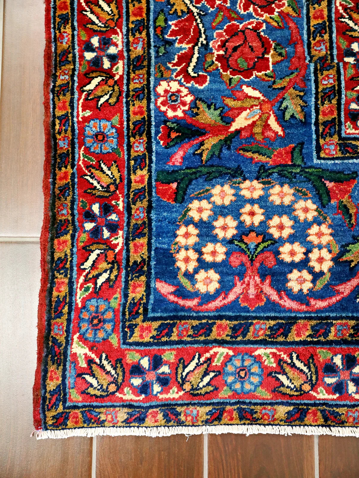 Todeshk Handwoven Wool Rug with Floral Motifs