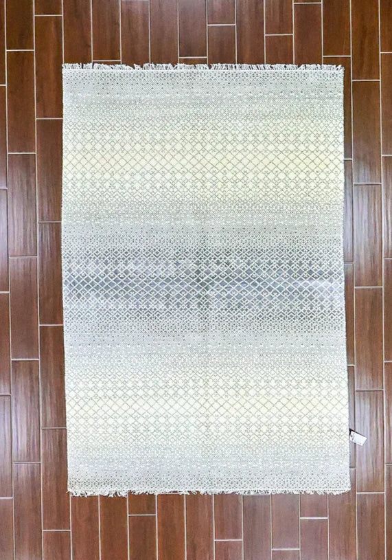 Diamond Ombre 5.0' × 8.2' Wool Modern Rug, White and Gray, Frayed Edge
